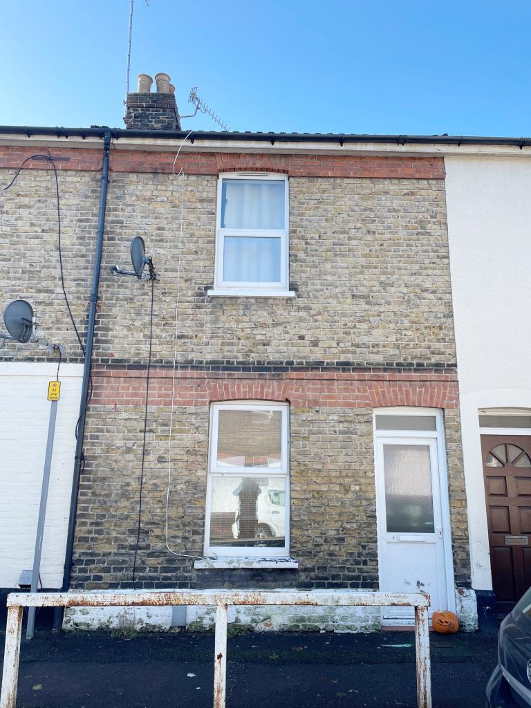Lot: 116 - VACANT HOUSE FOR REFURBISHMENT - Mid-terraced house
